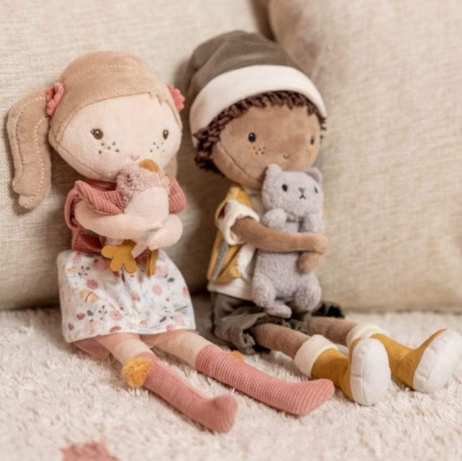 Poupée avec petit animal - 35 cm